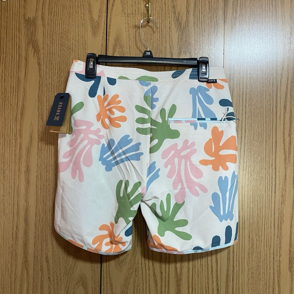 NWT Roark Men’s 28 Chiller Board Shorts Coral Reef - Picture 2 of 10